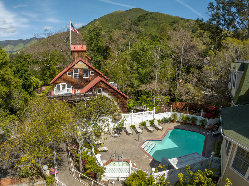 Outdoor pool at Apple Farm Inn